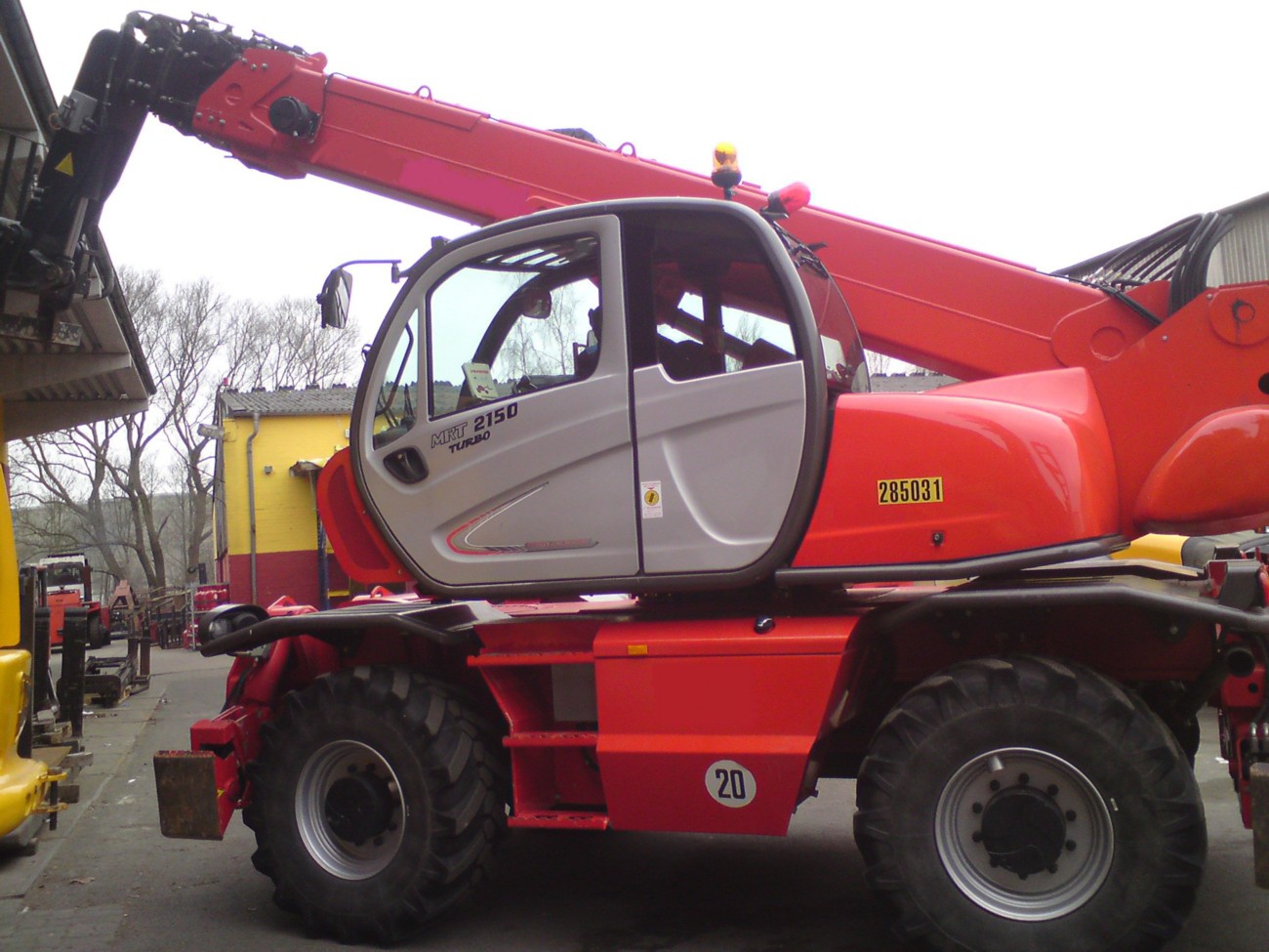 Teleskoplader Teleskopstapler telescopic loader carretilla telescopica Maniscopic Manitou MRT2150.jpg